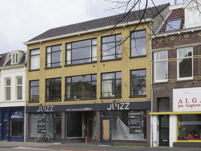 906865 Gezicht op de voorgevel van het pand Biltstraat 96, waar de fietsenwinkel JUIZZ geopend zal worden.